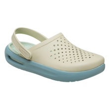 Crocs Sandale InMotion Clog (superweich, leicht, hoher Tragekomfort) beige/blau - 1 Paar